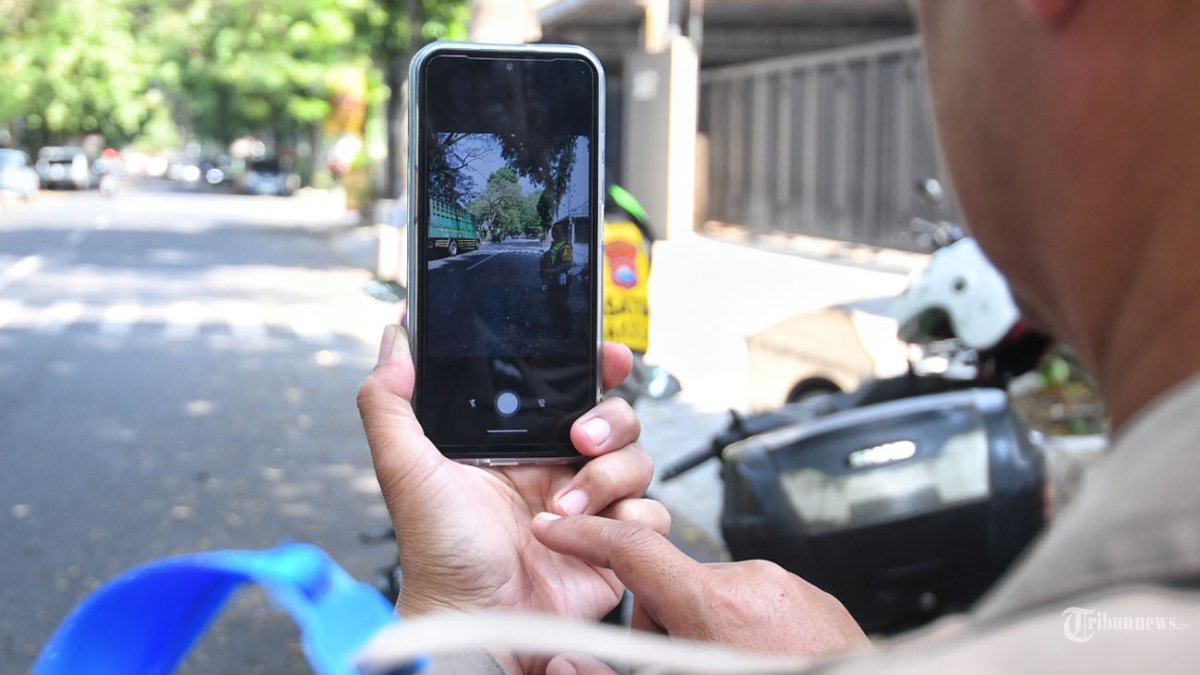 Ambulans Ditilang ETLE karena Plat yang Tidak Terbaca, Sopir dan Petugas Shock: Surat Sudah Komplit!