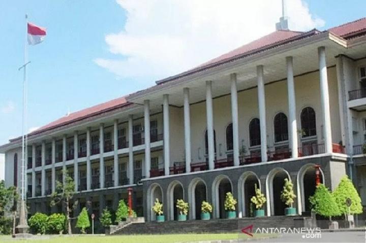 Aliansi Mahasiswa Sindir Tanggapan UGM Terkait Kasus Pelecehan Seksual oleh Guru Besar Farmasi